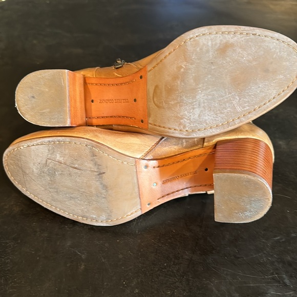 Frye bootie size 7 1/2 M. Camel - Picture 9 of 9